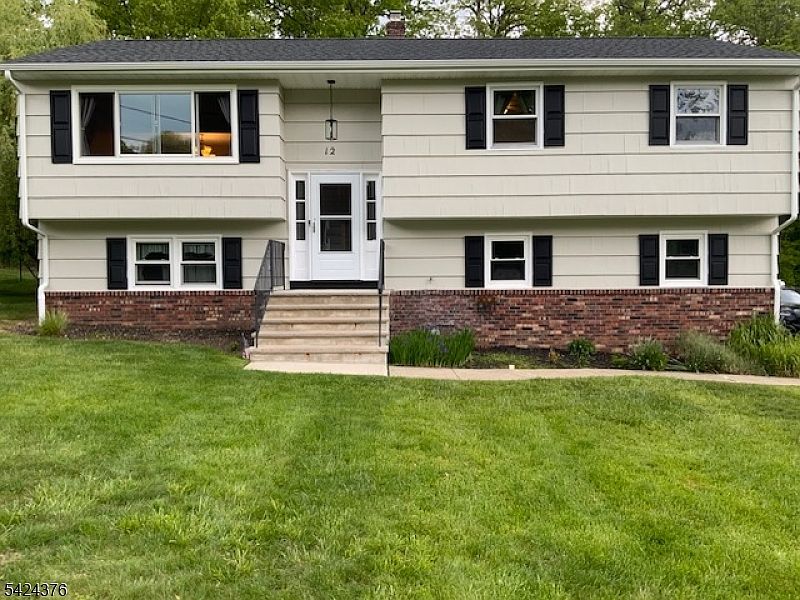 1st image of 12 Holly Dr