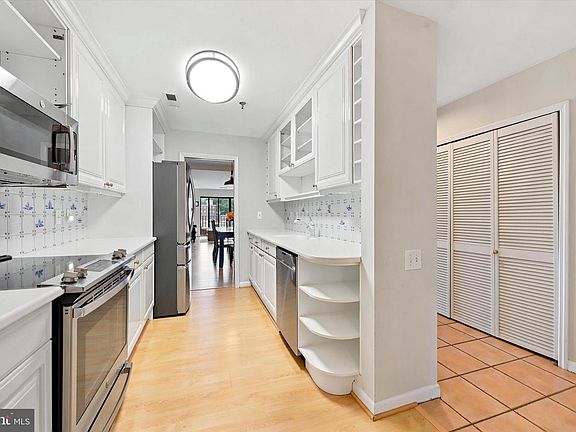 5th image of 1980 Superfine Ln APT 303