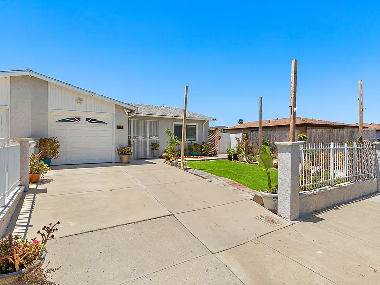 262 Securidad St — Photo 2