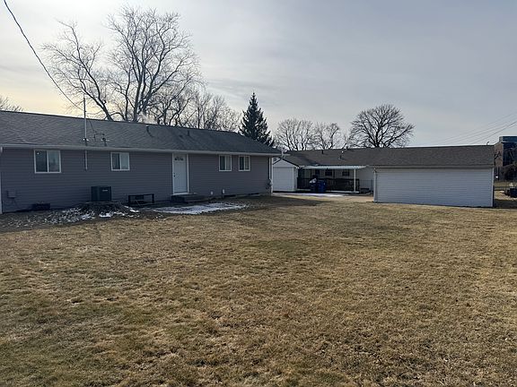 3rd image of 3018 Magnolia Dr