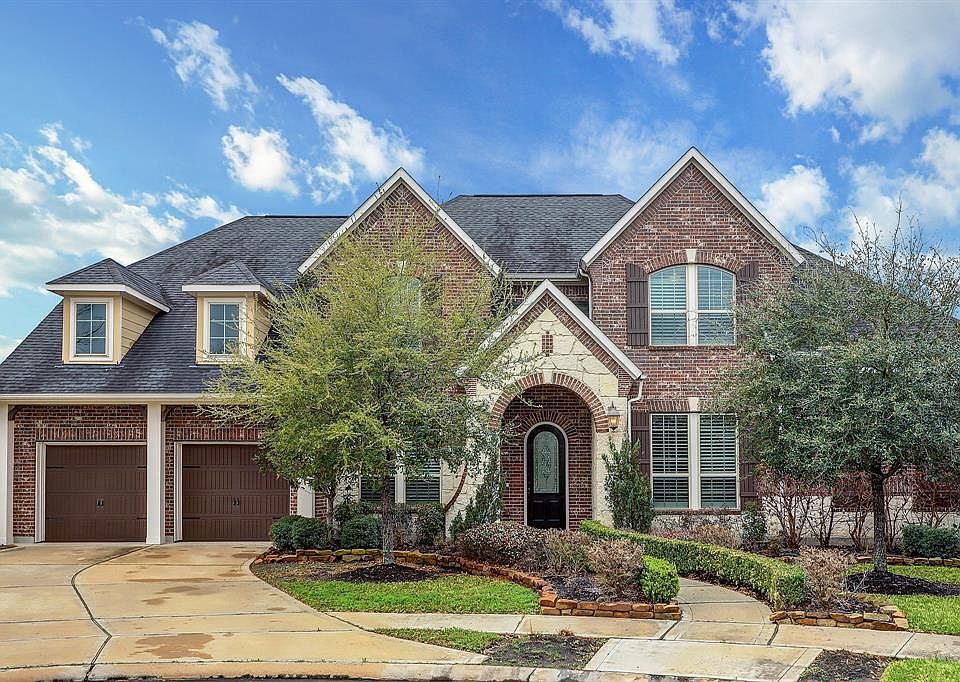 1st image of 10 Vale View Cir