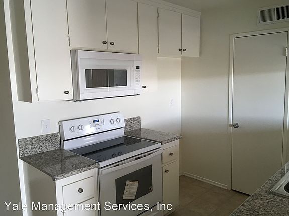 3rd image of 5204 Yarmouth Ave APT 324