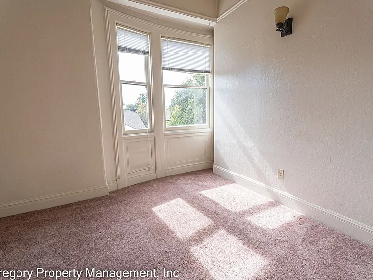 1809 Central — Photo 7