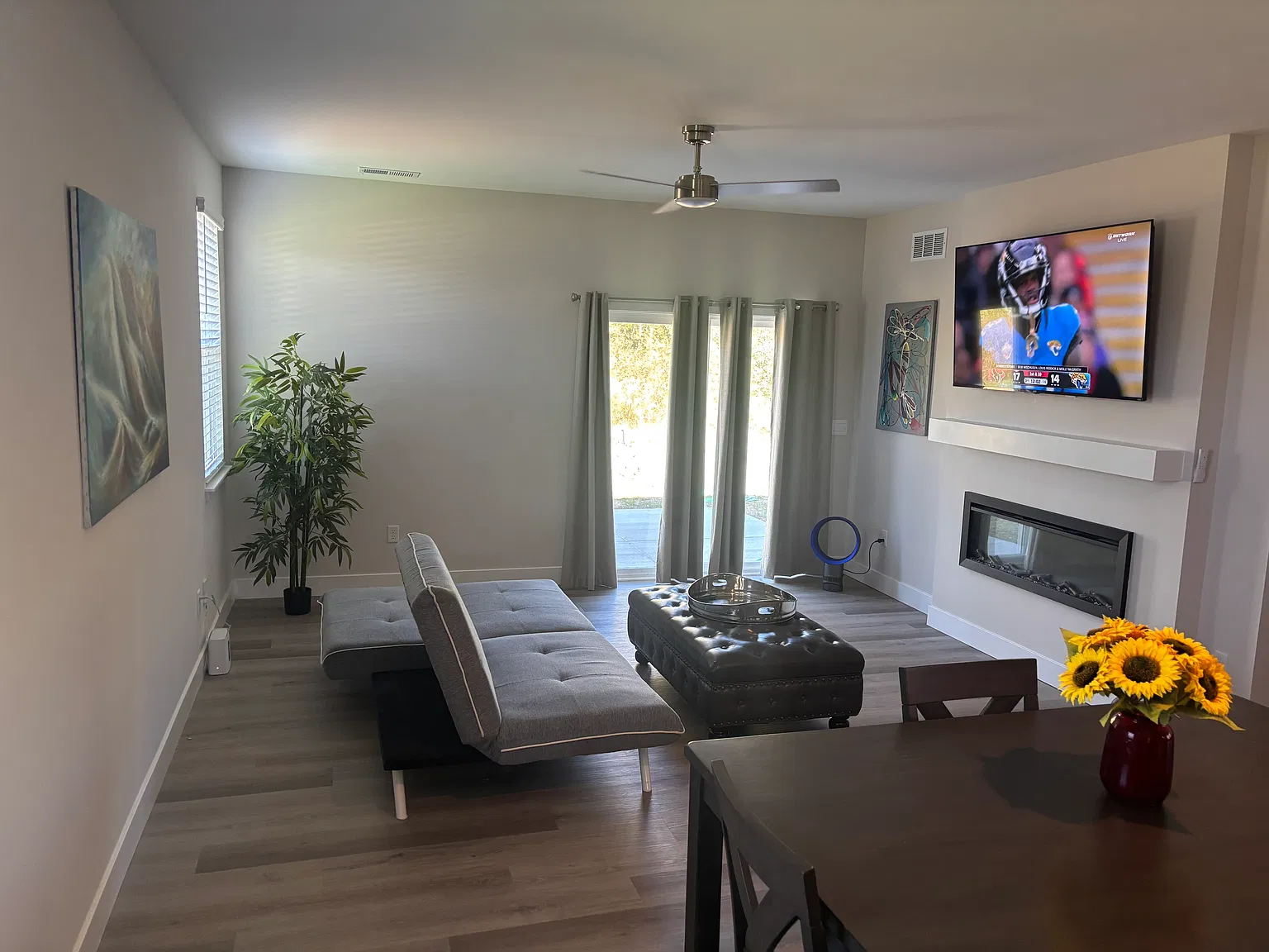 4 bed, 2.5 bath, 2500 sqft, $1,100 — Photo 2
