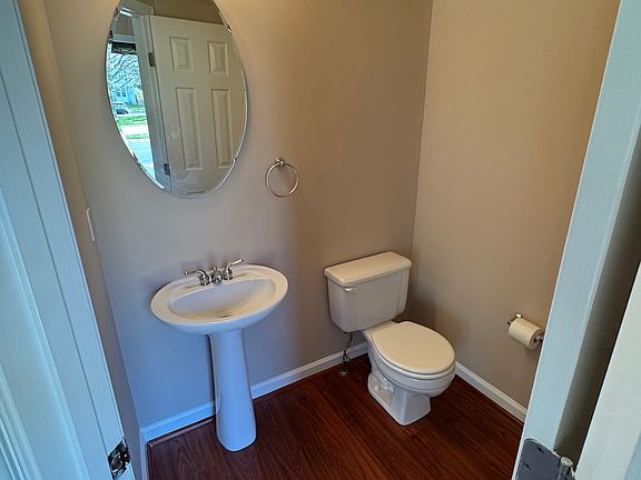 3rd image of 216 Leastone Ln