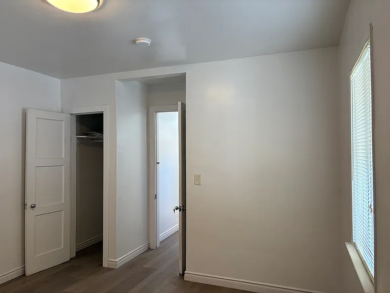 3946 Delta Ave — Photo 14