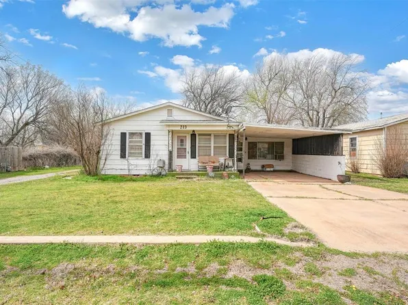 223 N Byers Ave, Mangum, OK 73554