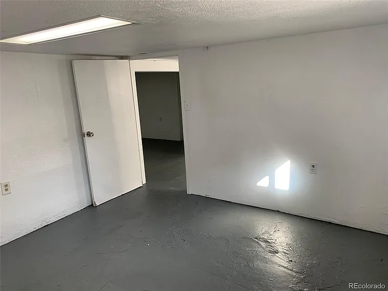 4385 Benton St — Photo 31
