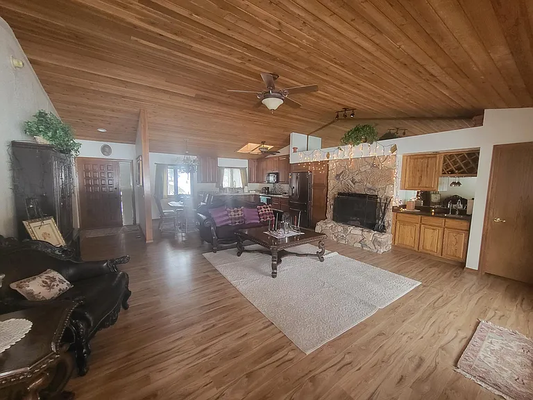 1261 N Edgewood St — Photo 34