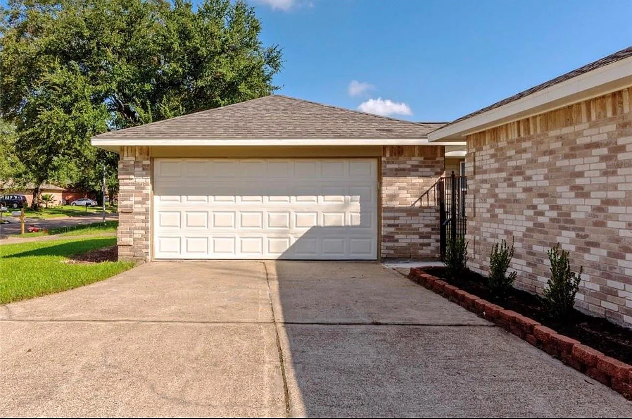 3 bed, 2.0 bath, 1569 sqft, $1,800 — Photo 2
