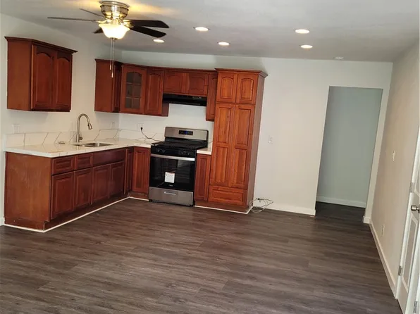 1034 El Camino Dr, Costa Mesa, CA 92626