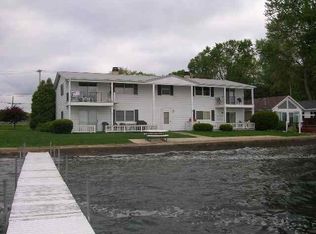 9092 E Hatchery Rd, Syracuse, IN 46567