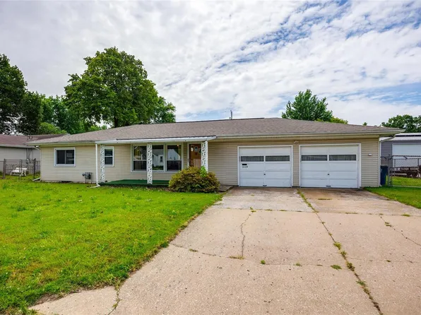 540 Park Ln, Wood River, IL 62095