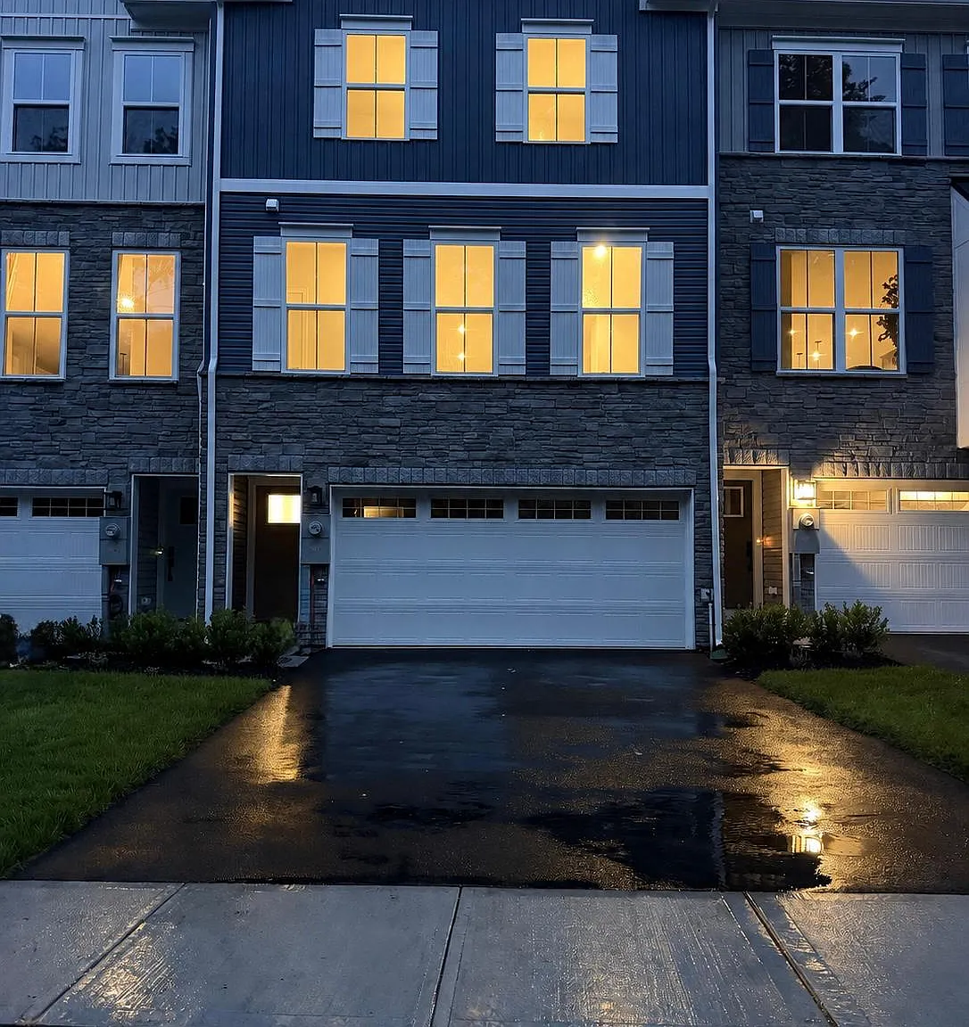 3 bed, 2.5 bath, 2200 sqft, $4,200 — Photo 1