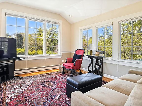 4th image of 13326 Oakwood Dr