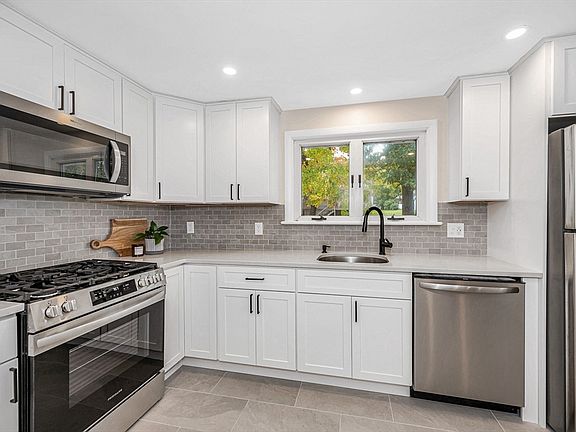 5th image of 43 Cogswell St #43