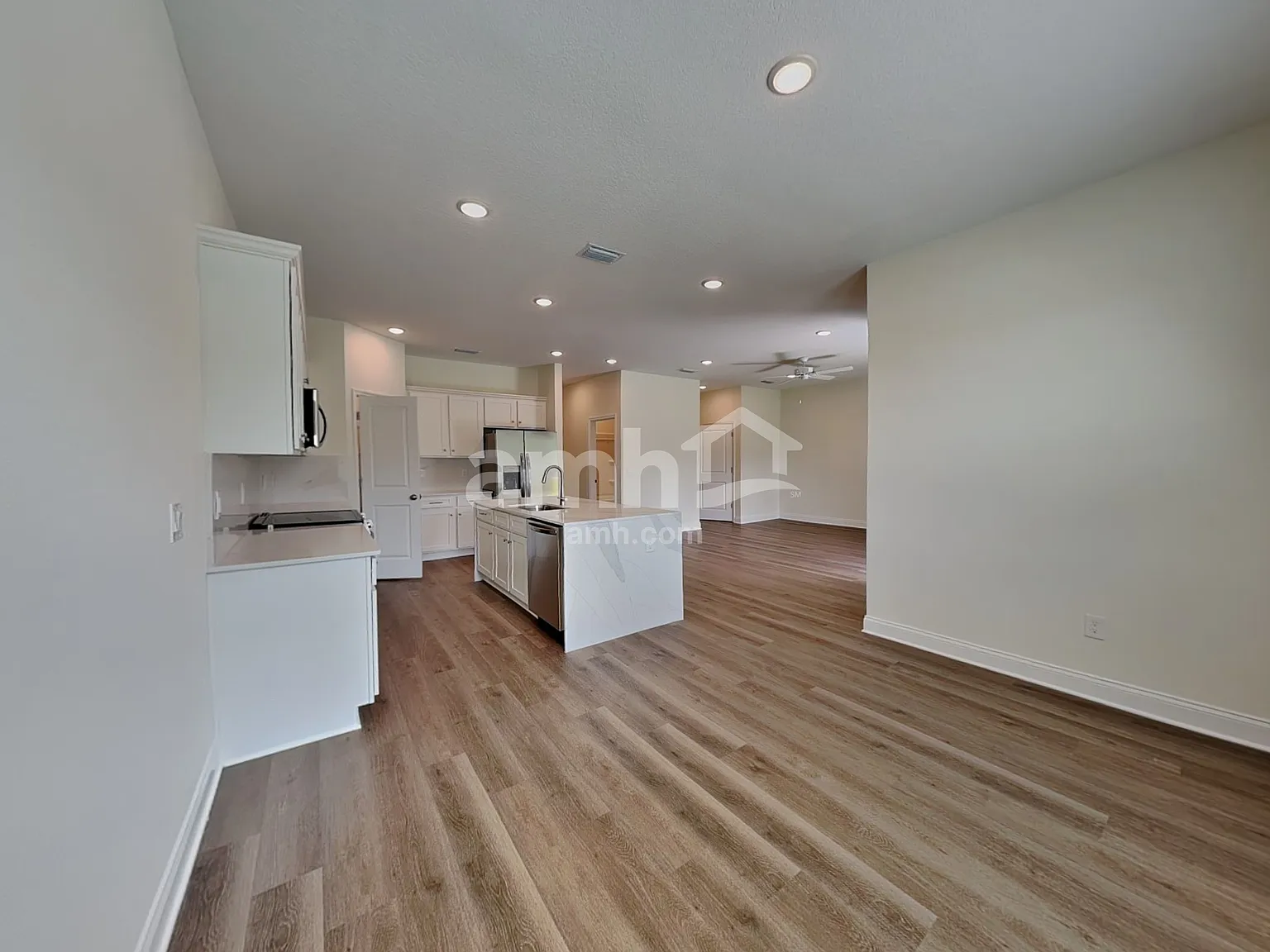 5 bed, 3.0 bath, 2377 sqft, $2,960 — Photo 4