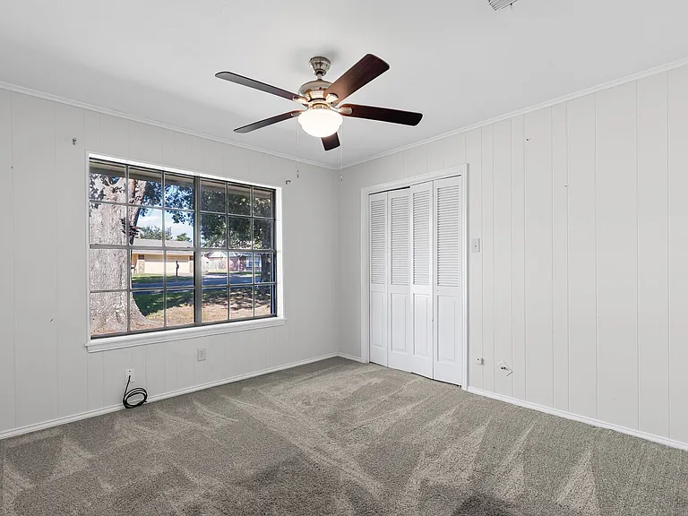 221 Azalea Dr — Photo 16