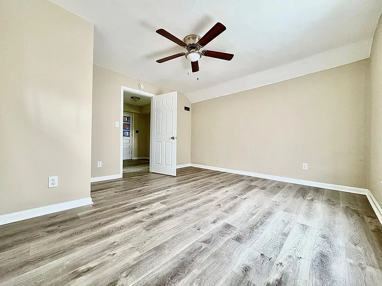 5614 S Main St — Photo 11