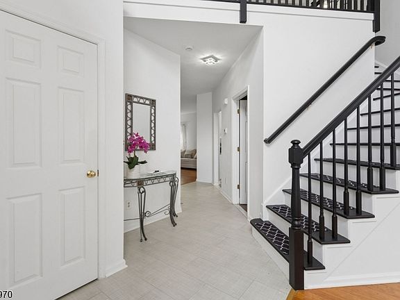 3rd image of 6 Harvard Cir