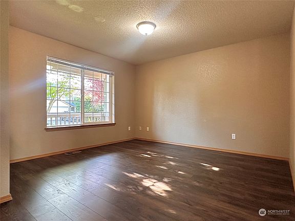 5th image of 4230 Maricite Street SE