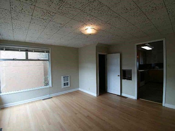 3rd image of 3911 4th Ave NE #A