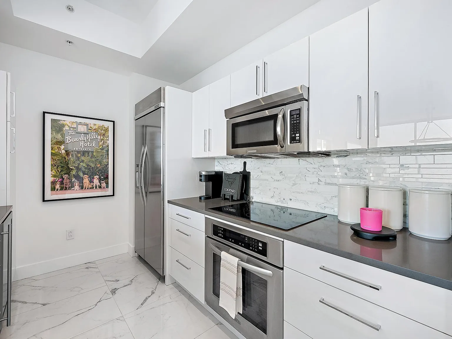 2 bed, 2.0 bath, 1120 sqft, $8,000 — Photo 2
