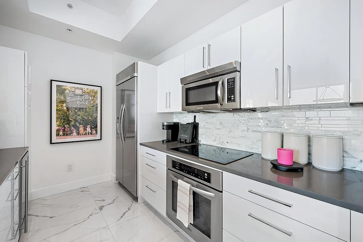 Building Photo - 550 Okeechobee Blvd #UPH-03