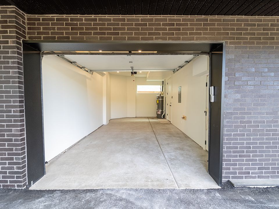 Garage.