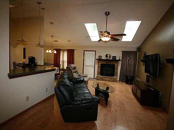 5th image of 1029 Torngat Ct