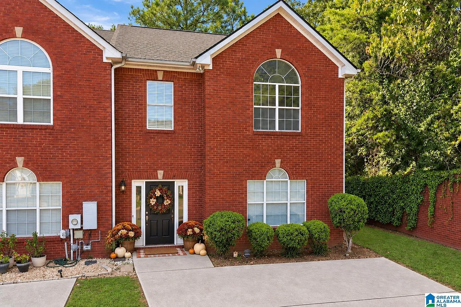 3 bed, 2.5 bath, 1548 sqft, $1,795 — Photo 2