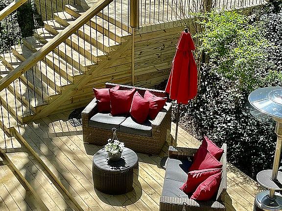 Multi-tier Deck