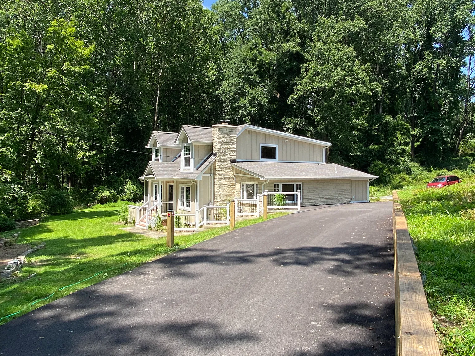 300 Willington Dr — Photo 2