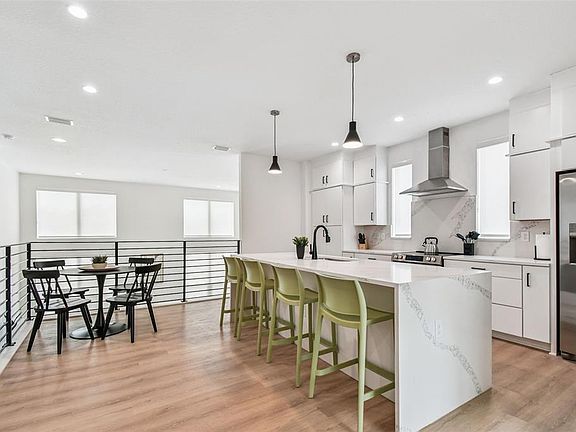 4th image of 3840 POMPANO DRIVE SE