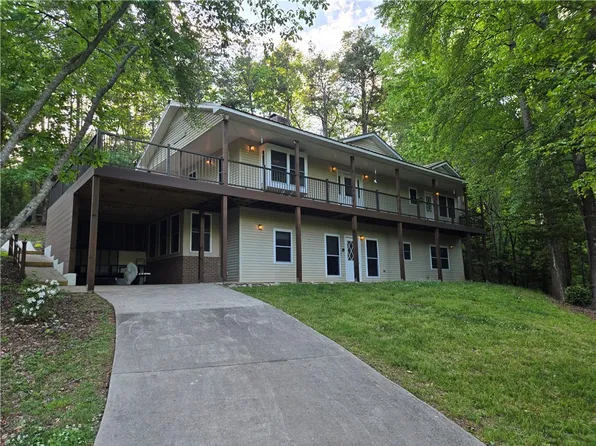 130 Green Briar Cir, Salem, SC 29676