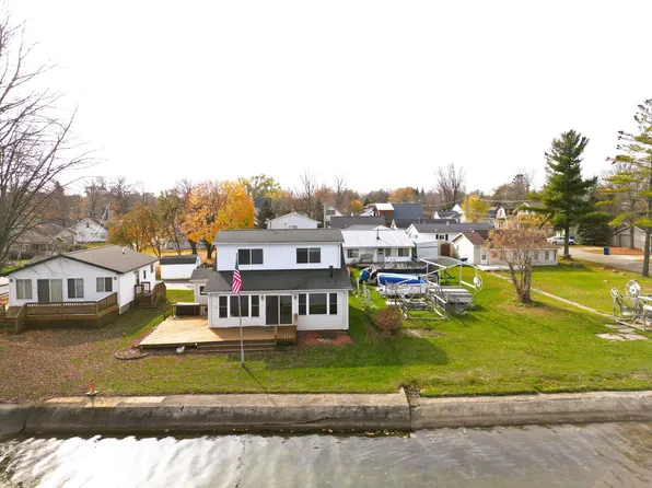 119 Wilson St, Houghton Lake Heights, MI 48630