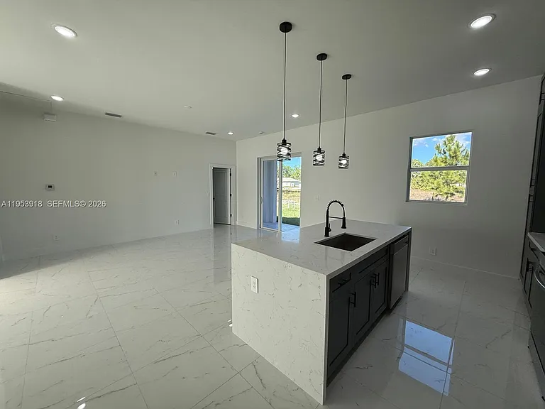 1121 Florence St E — Photo 14