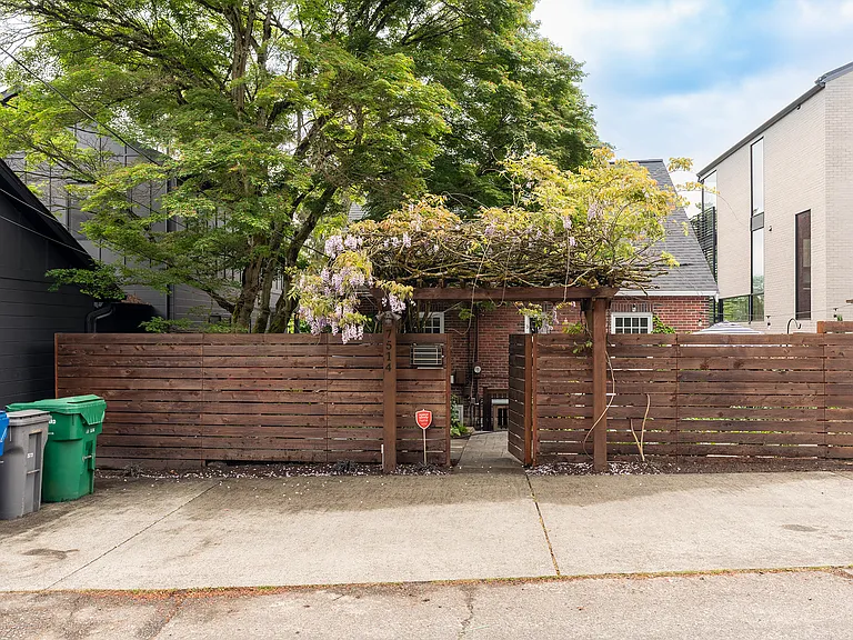 7514 E Green Lake Dr N — Photo 49