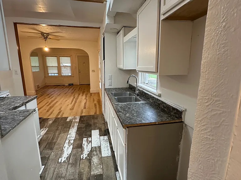 2315 N Ellis St — Photo 9