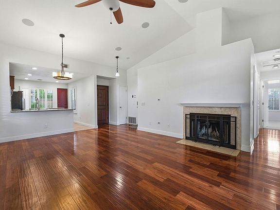 3rd image of 592 Charlemagne Ln