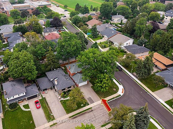 3rd image of 38 Boxwood Rd