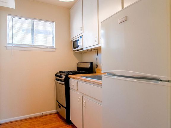 5th image of 905 Greenwood Ave NE #8