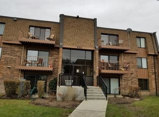 620 Tralee Ct APT 2B, Schaumburg, IL