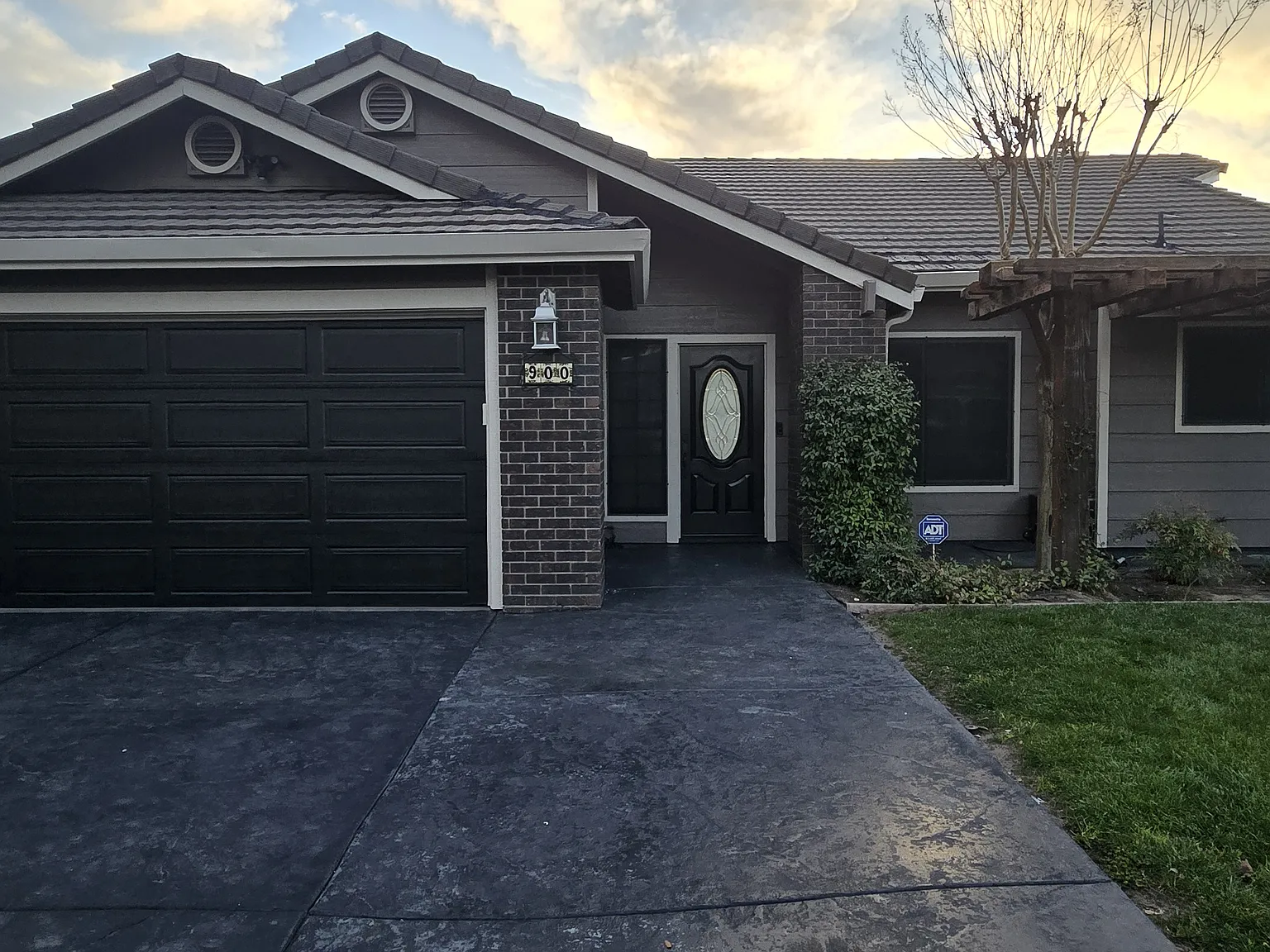 4 bed, 1581 sqft, $2,800 — Photo 1
