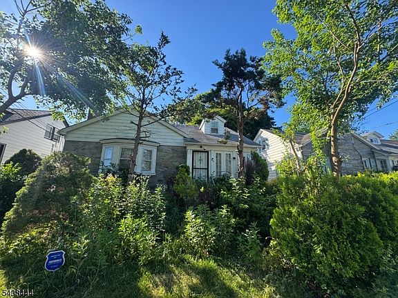 3rd image of 965 Liberty Ave