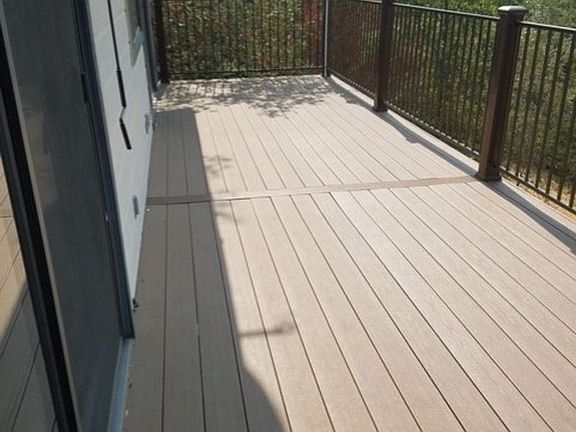 3rd image of 455 Woodlake Ln