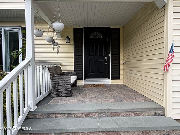 2nd image of 19 Fieldstone Ln
