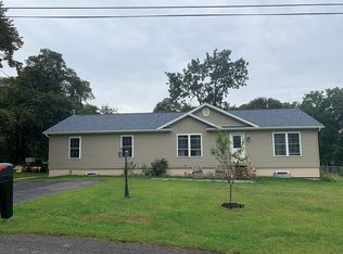 23 Oxford Cir, Troy, NY 12180