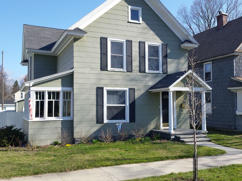 1st image of 305 E Foster St