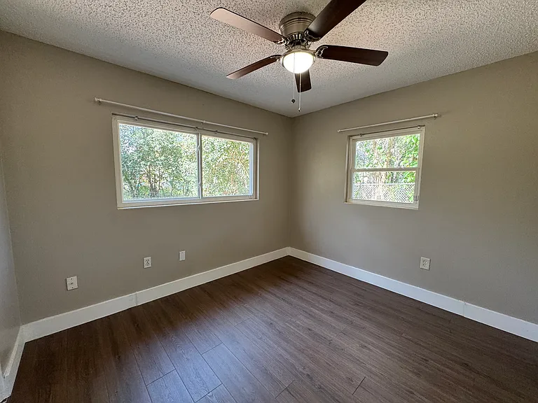 310 Longwood Dr — Photo 23